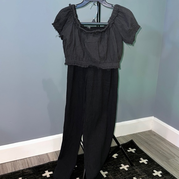 NWT Ruffle Black 2 Piece Cropped Top and Flowy Pants - Picture 8 of 9